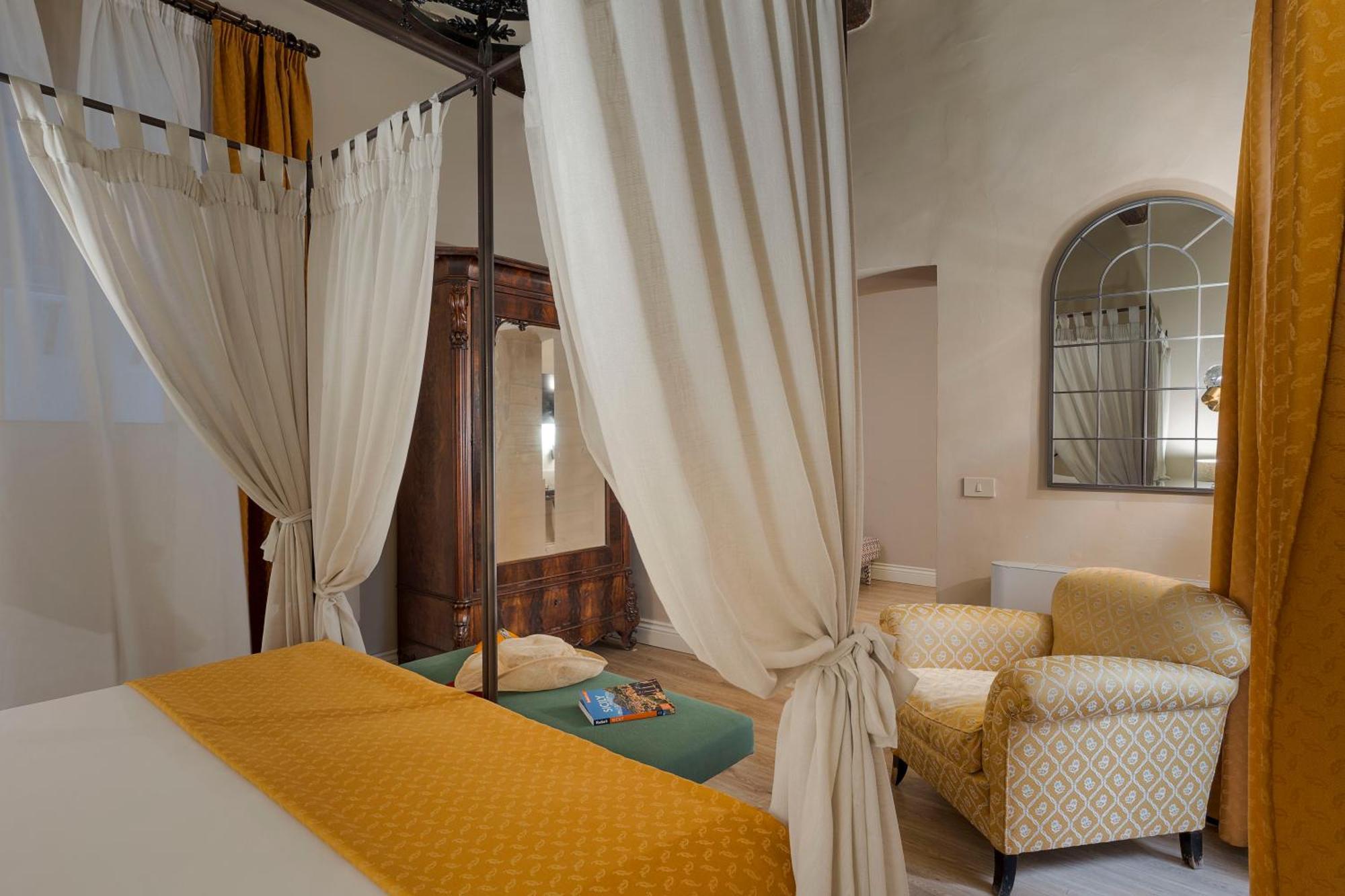 Palazzo Arone Dei Baroni Di Valentino Gasthof